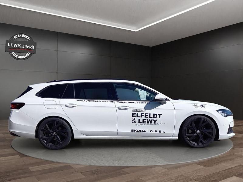 Gebraucht Skoda Superb Selection 150 PS (110 kW) 2024 Purity weiss Kombi