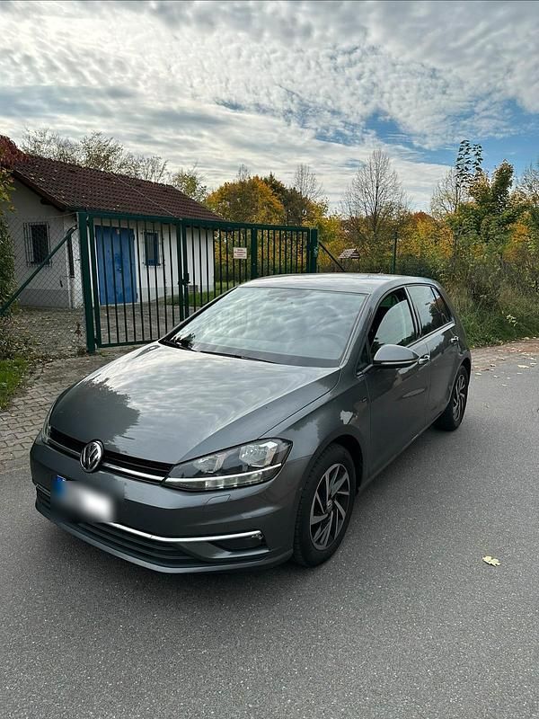 Grau Gebraucht 2019 VW Golf VII Limousine | 12.990 € (Fairer Preis) - Bild 1/4