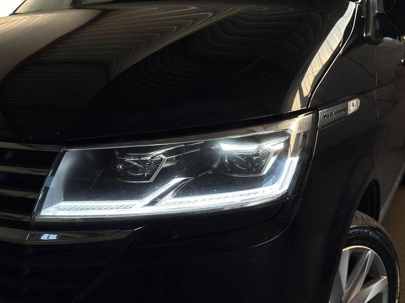 Second-hand VW Multivan Generation Six 199 CP (146 kW) 2020 Negru Monovolum