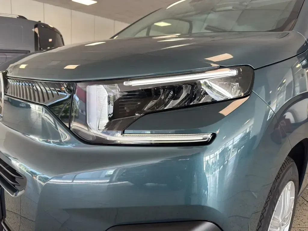 Gebraucht Citroën Berlingo 102 PS (75 kW) 2025 Grau Van / Kleinbus