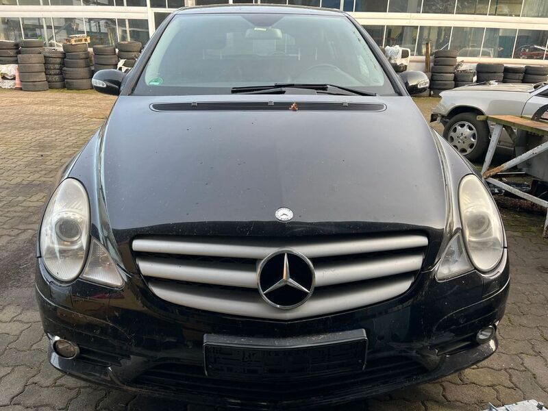 Schwarz Gebraucht 2008 Mercedes R320 Van / Kleinbus | 2.050 € (Teuer) - Bild 1/4