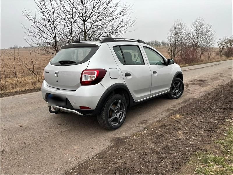 Gebraucht Dacia Sandero 90 PS (66 kW) 2016 Silber Kleinwagen
