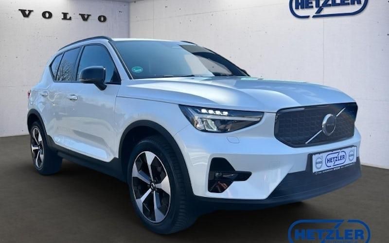 Gebraucht Volvo XC40 Plus 163 PS (119 kW) 2024 Weiß SUV