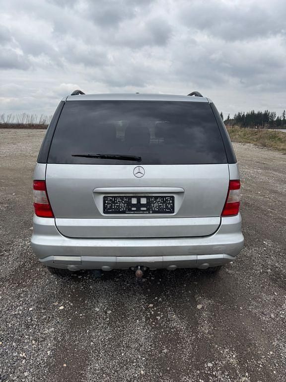 Gebraucht Mercedes ML270 163 PS (119 kW) 2003 Silber SUV