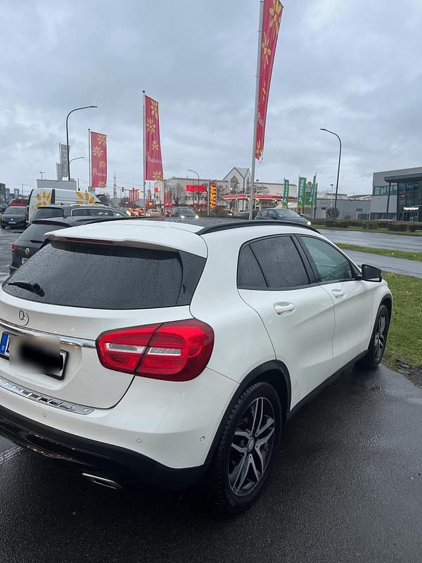 Gebraucht Mercedes GLA200 Style 156 PS (114 kW) 2016 Weiß SUV