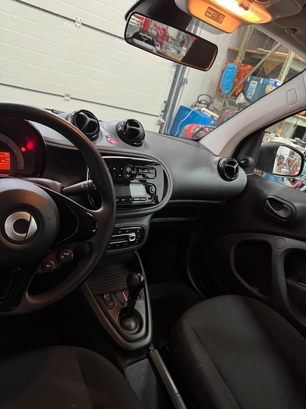 Gebraucht Smart ForTwo Coupé 62 kW (85 PS) 2022 Weiß Kleinwagen