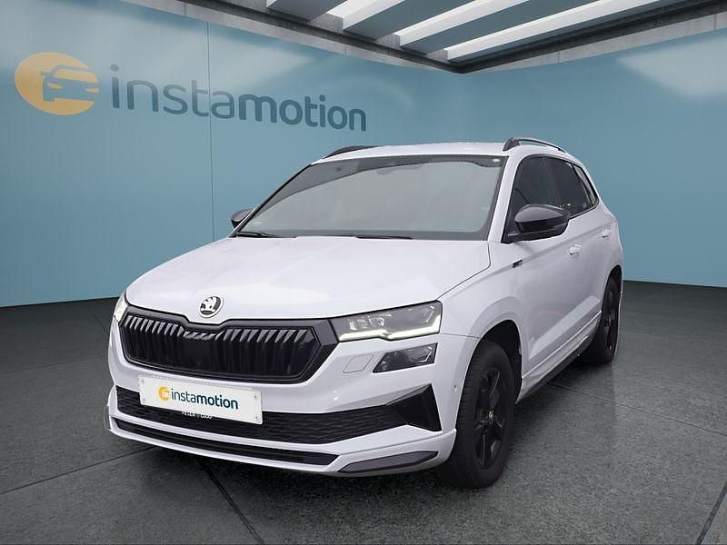 Weiß Gebraucht 2022 Skoda Karoq SportLine SUV | 33.199 € (Fairer Preis) - Bild 1/4