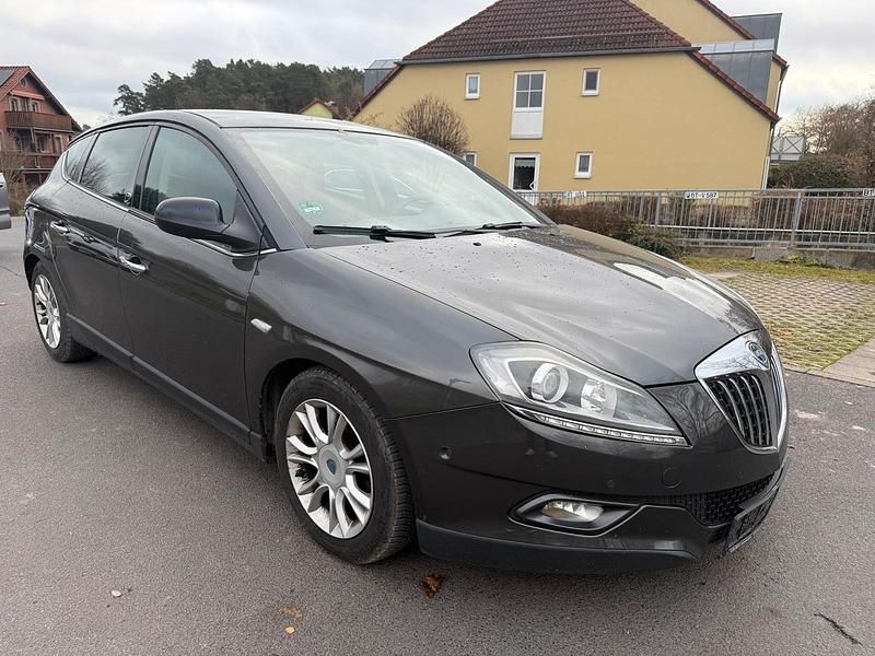 Grau Gebraucht 2010 Lancia Delta Kleinwagen | 3.500 € (Fairer Preis) - Bild 1/4