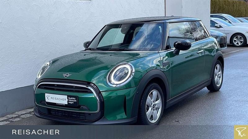 Gebraucht Mini Cooper Coupé Classic 136 PS (100 kW) 2023 British racing green metallic Coupé