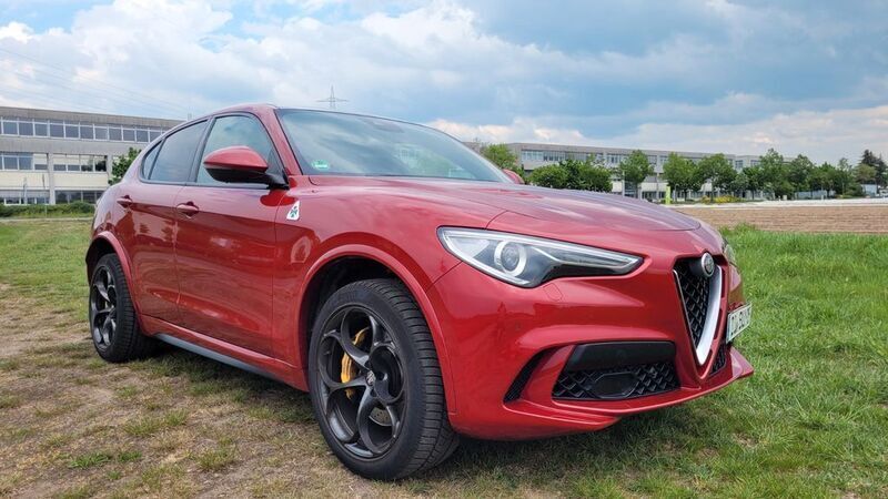 Rot Gebraucht 2018 Alfa Romeo Stelvio Quadrifoglio SUV | 41.800 € (Superpreis) - Bild 1/4