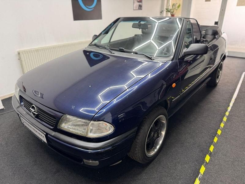 Blau Gebraucht 1998 Opel Astra Cabriolet Edition Cabrio | 1.490 € (Fairer Preis) - Bild 1/4