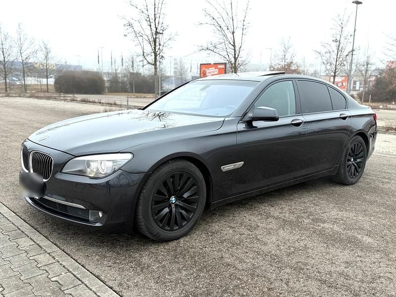 Gebraucht BMW 740 326 PS (239 kW) 2010 Grau Limousine