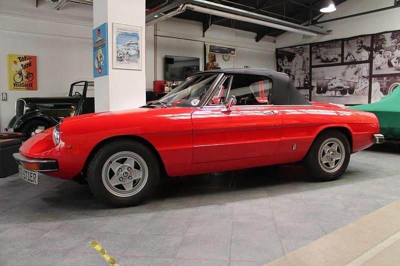 Gebraucht Alfa Romeo Spider Veloce 126 PS (92 kW) 1981 Rot Cabrio