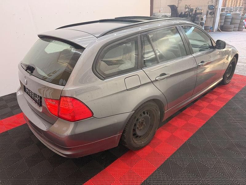 Gebraucht BMW 318 143 PS (105 kW) 2012 Grau Kombi