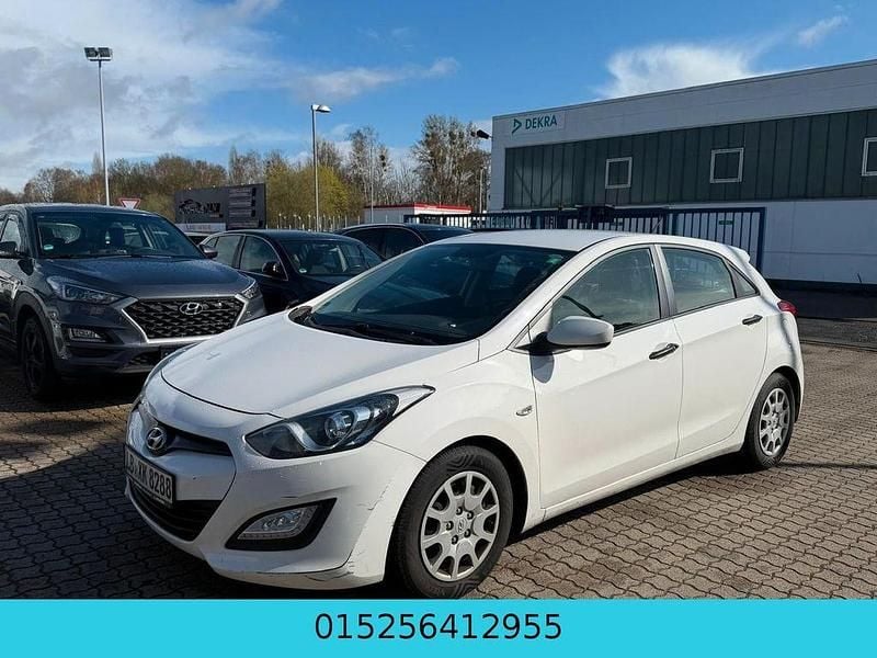 Gebraucht Hyundai i30 Classic 90 PS (66 kW) 2012 Weiß Limousine