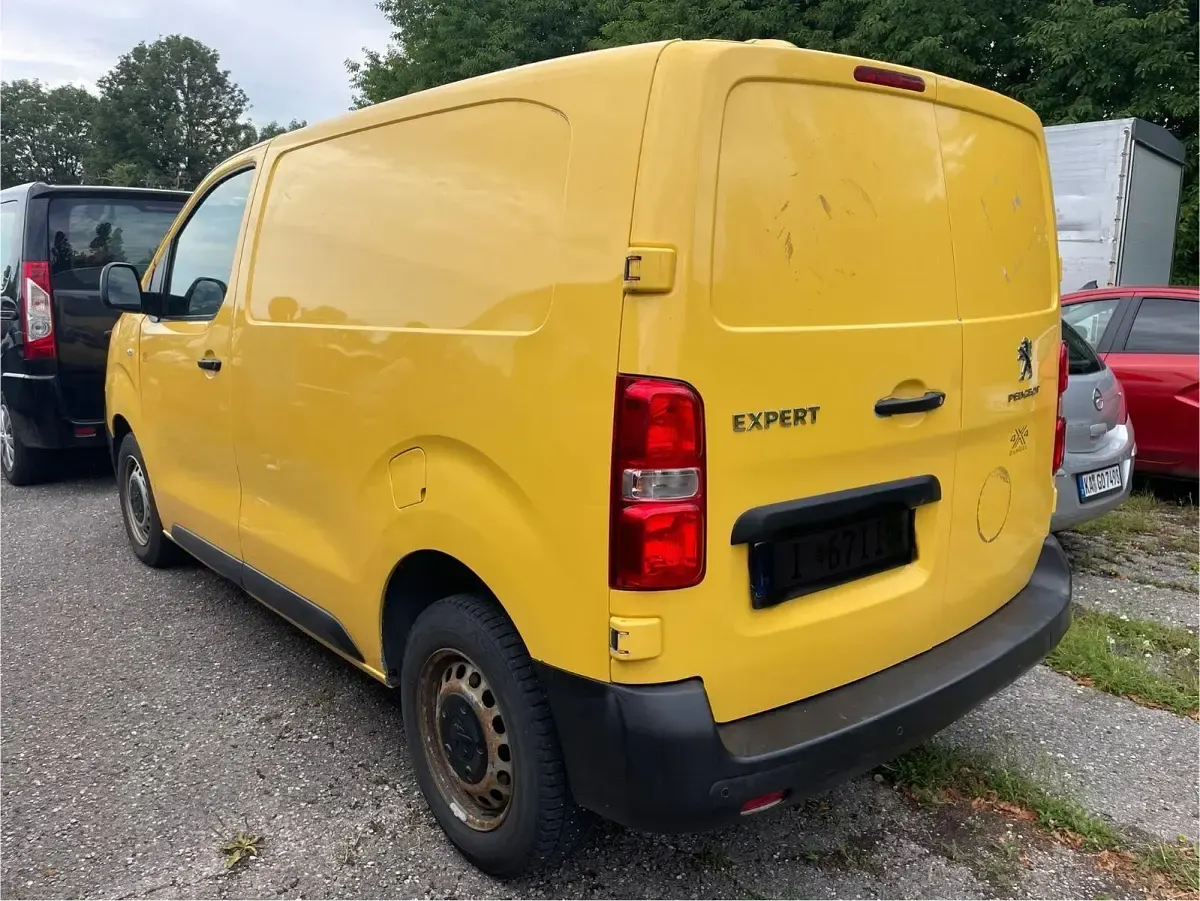 Gebraucht Peugeot Expert 122 PS (89 kW) 2018 Gelb Van