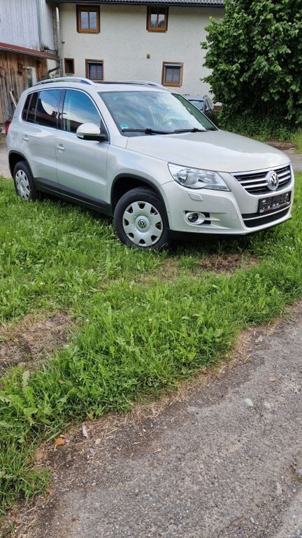 Silber Gebraucht 2011 VW Tiguan Team SUV | 6.900 € (Superpreis) - Bild 1/4