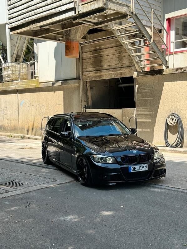 Schwarz Gebraucht 2010 BMW 325 M Sport Kombi | 11.500 € (Teuer) - Bild 1/3