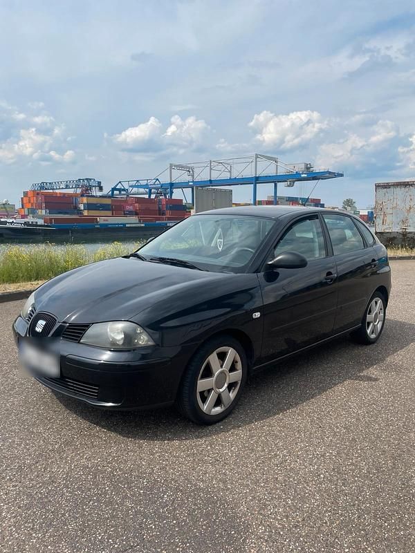 Grau Gebraucht 2005 Seat Ibiza Kleinwagen | 550 € (Superpreis) - Bild 1/4