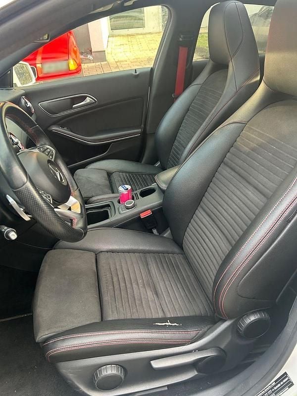 Gebraucht Mercedes CLA250 211 PS (155 kW) 2018 Weiß Limousine