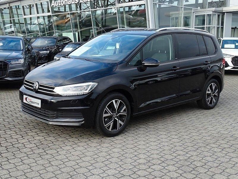 Gebraucht VW Touran Move 150 PS (110 kW) 2025 Schwarz Van / Kleinbus