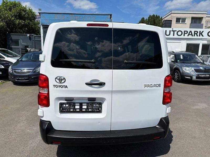 Gebraucht Toyota Proace 116 PS (85 kW) 2017 Weiß Van / Kleinbus