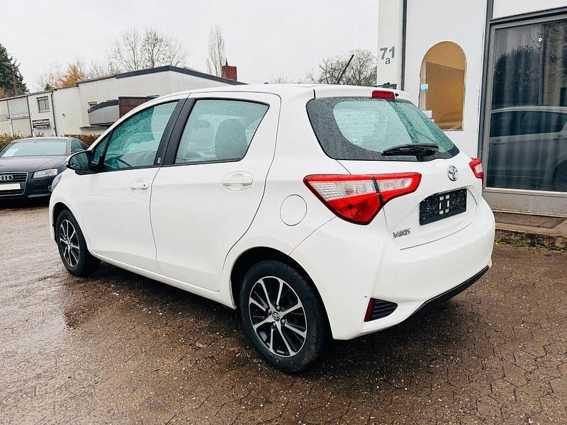 Gebraucht Toyota Yaris Team 111 PS (81 kW) 2018 Weiß Kleinwagen