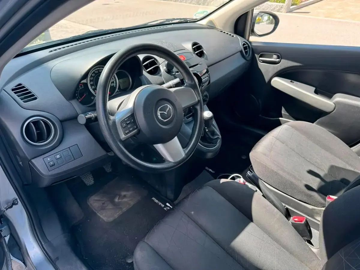 Gebraucht Mazda 2 95 PS (69 kW) 2012 Silber Kleinwagen