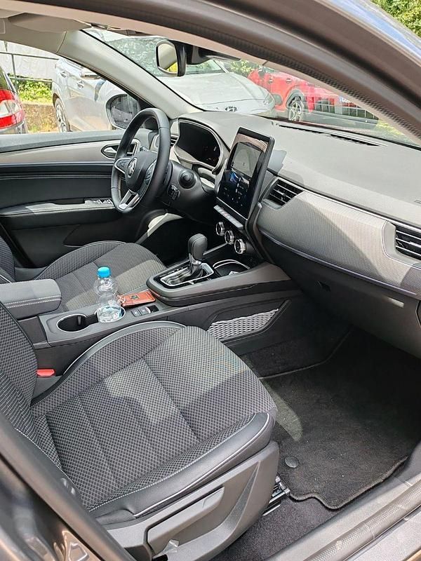 Grau Gebraucht 2022 Renault Arkana Techno SUV | 21.800 € (Guter Preis) - Bild 1/4