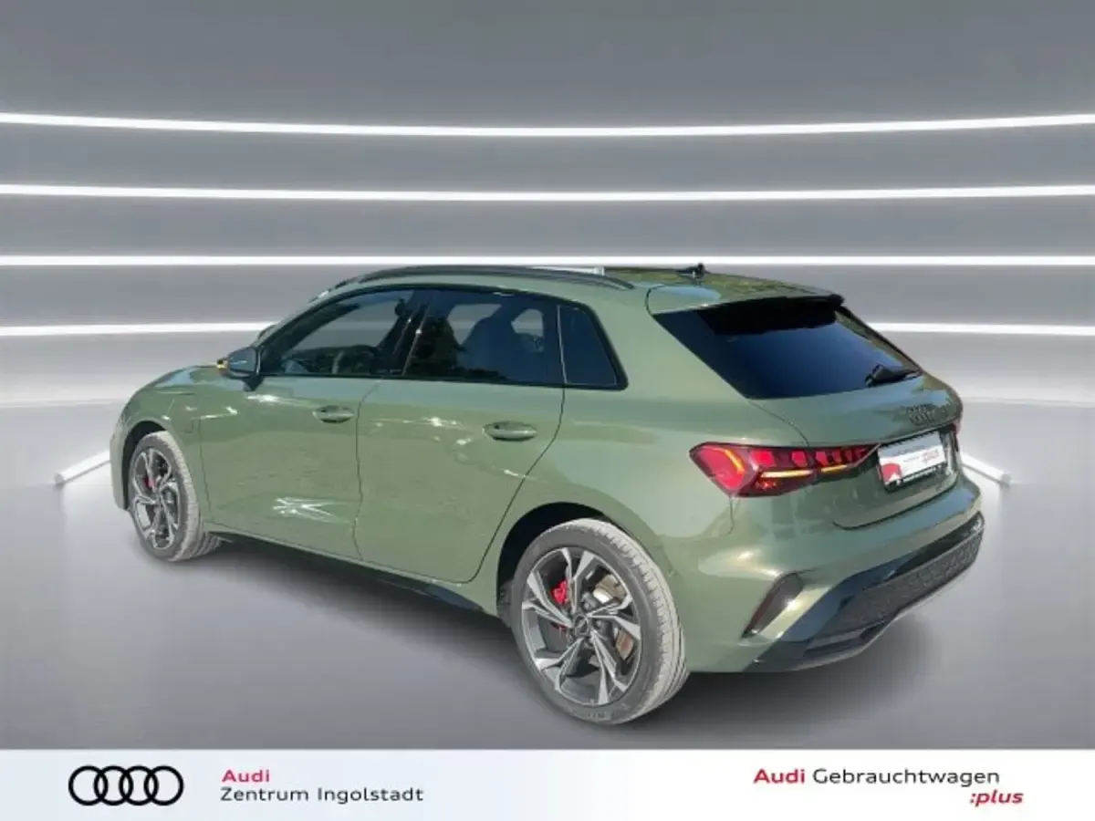 Gebraucht Audi A3 Sportback e-tron S-Line 272 PS (200 kW) 2025 Distriktgrün metallic Kleinwagen
