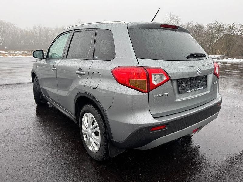 Gebraucht Suzuki Vitara Comfort 120 PS (88 kW) 2016 Silber SUV