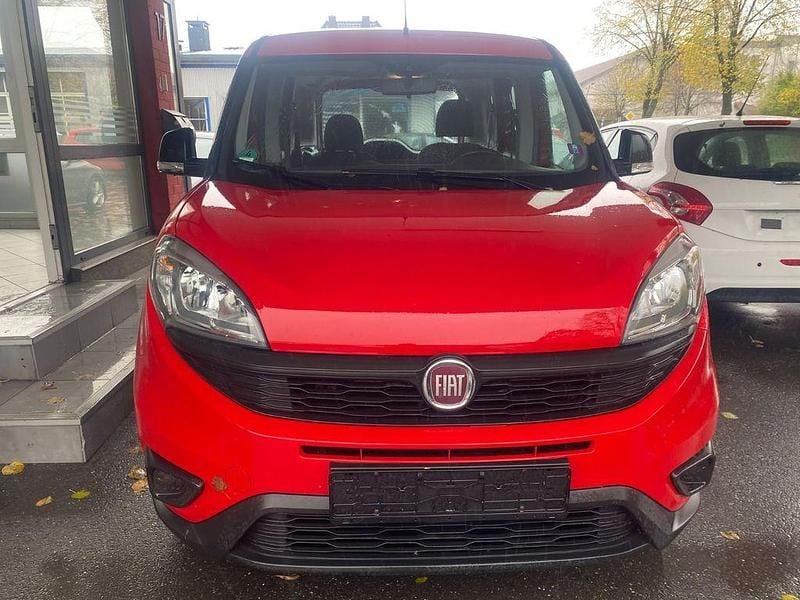 Rot Gebraucht 2015 Fiat Doblò Lounge Van / Kleinbus | 4.990 € (Guter Preis) - Bild 1/4