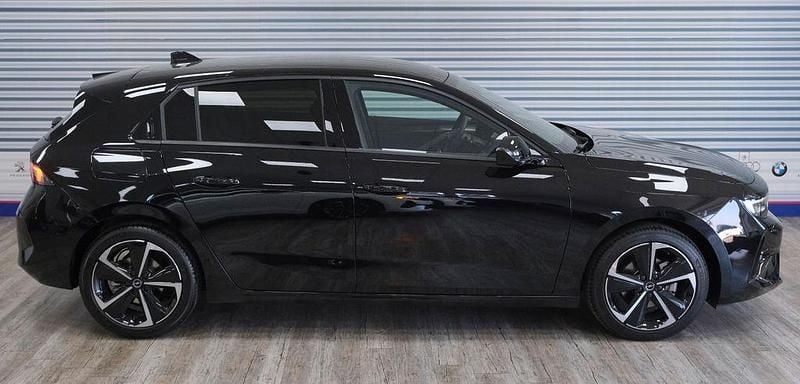 Gebraucht Opel Astra 131 PS (96 kW) 2025 Schwarz Limousine