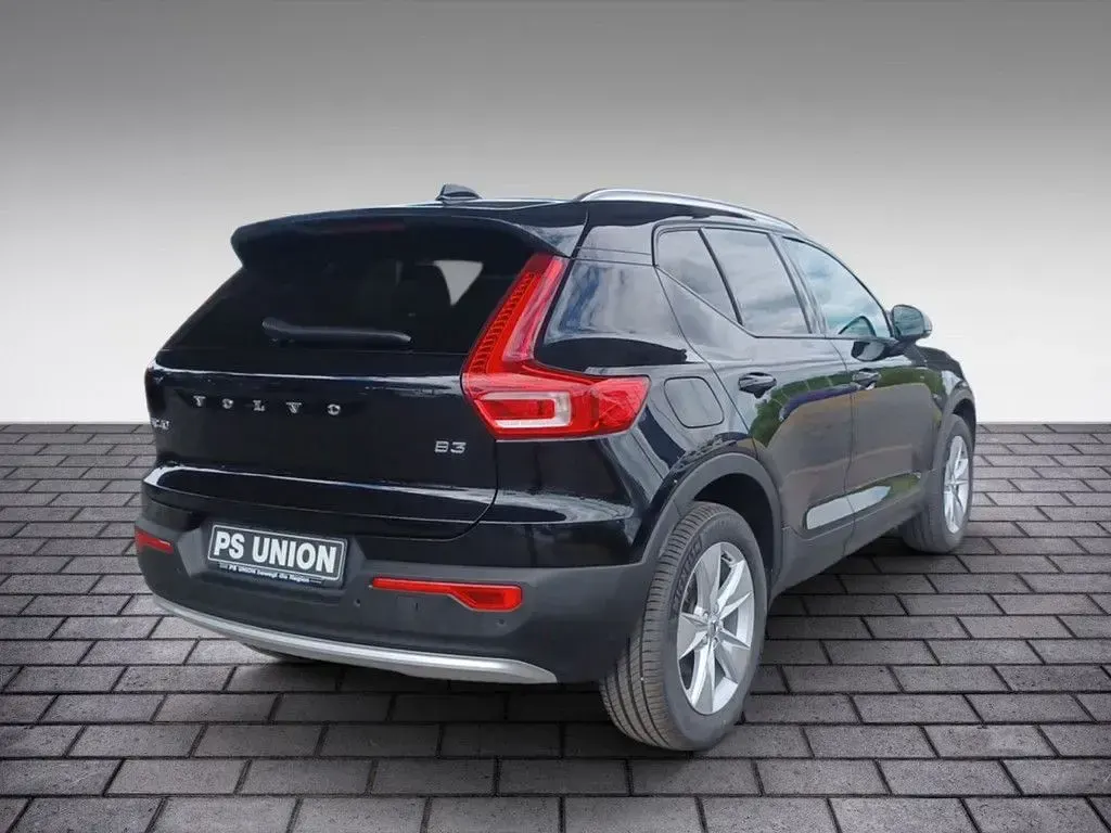 Gebraucht Volvo XC40 Core 163 PS (119 kW) 2025 Schwarz / onyx schwarz (metallic) SUV