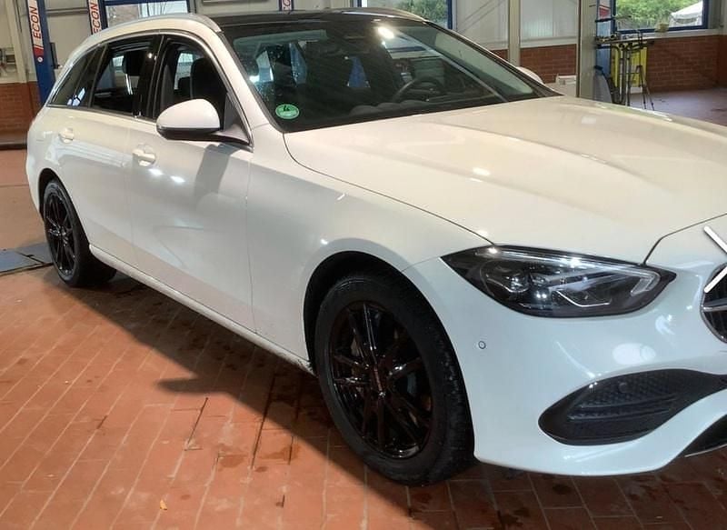 Gebraucht Mercedes C300e Advanced Plus 313 PS (230 kW) 2024 Polarweiss  unilack Kombi