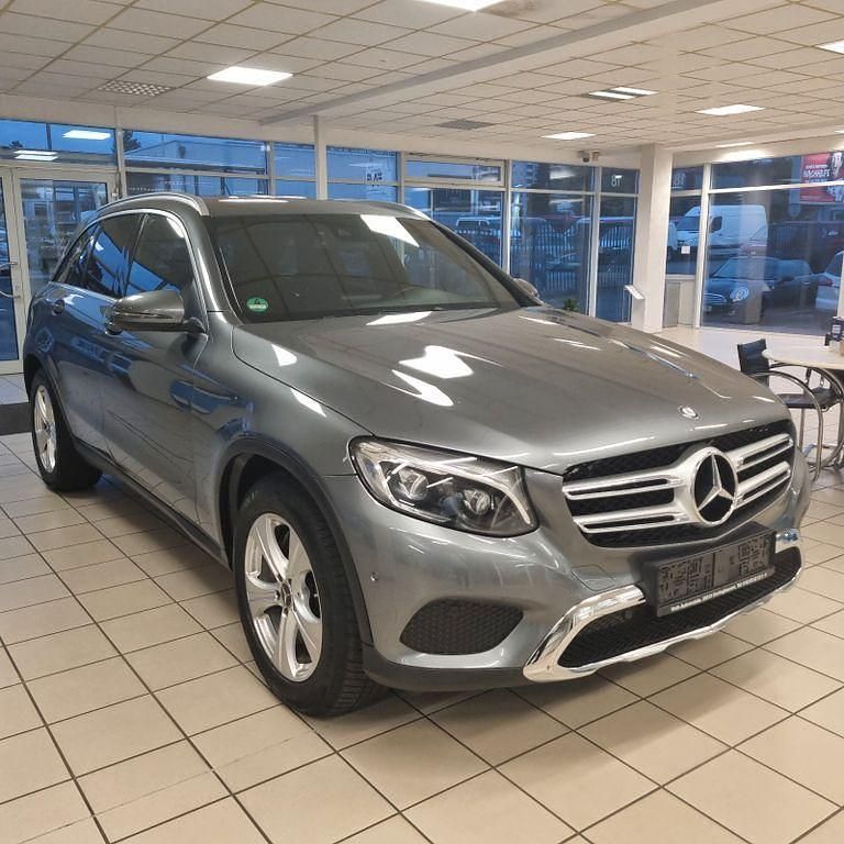 Grau Gebraucht 2016 Mercedes GLC220 SUV | 18.600 € (Guter Preis) - Bild 1/4