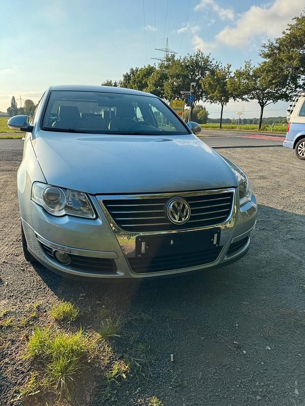 Blau Gebraucht 2005 VW Passat Limousine | 3.950 € (Etwas zu teuer) - Bild 1/4