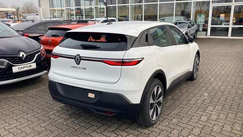 Second-hand Renault Megane E-Tech Evolution 96 kW (131 CP) 2023 Alb Berlinǎ