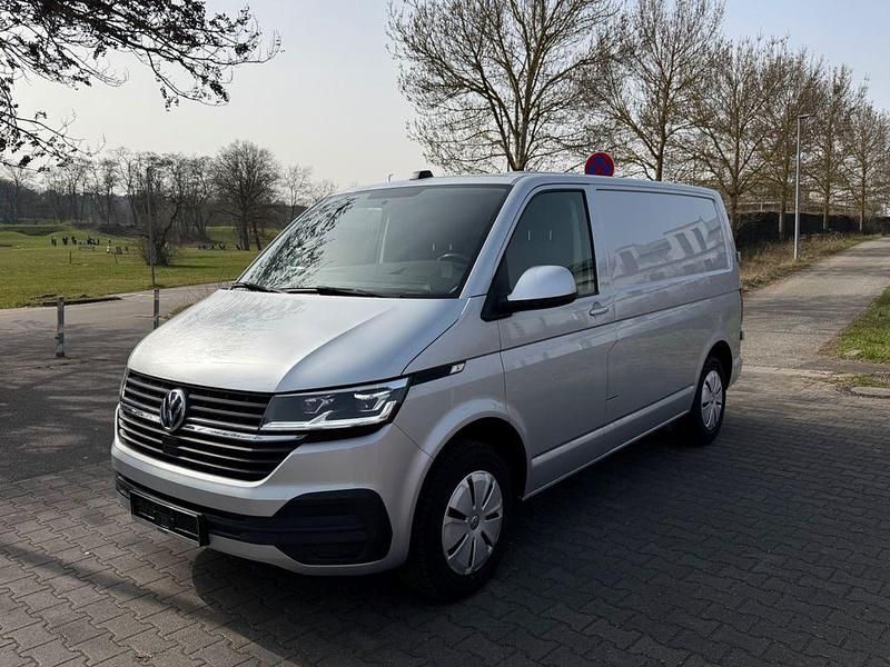 Gebraucht VW Transporter 150 PS (110 kW) 2021 Silber Van