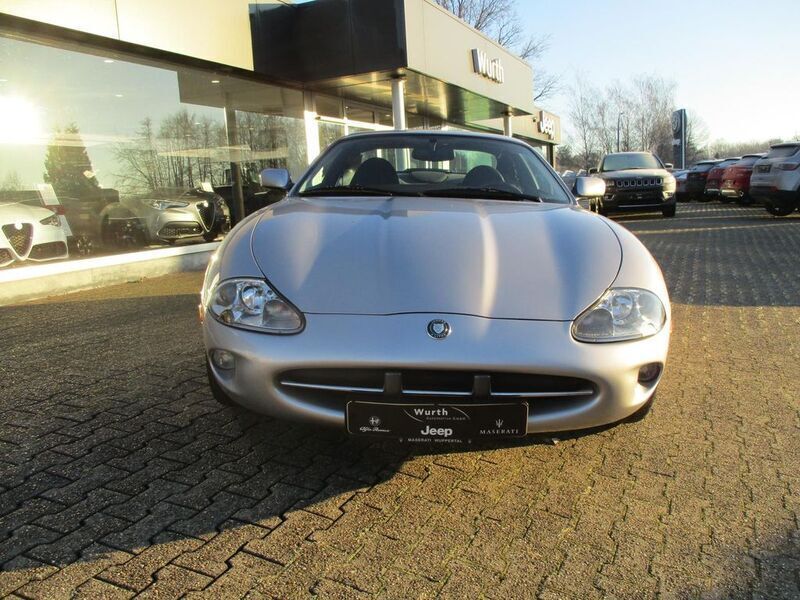 Gebraucht Jaguar XK8 284 PS (208 kW) 2000 Silber Coupé