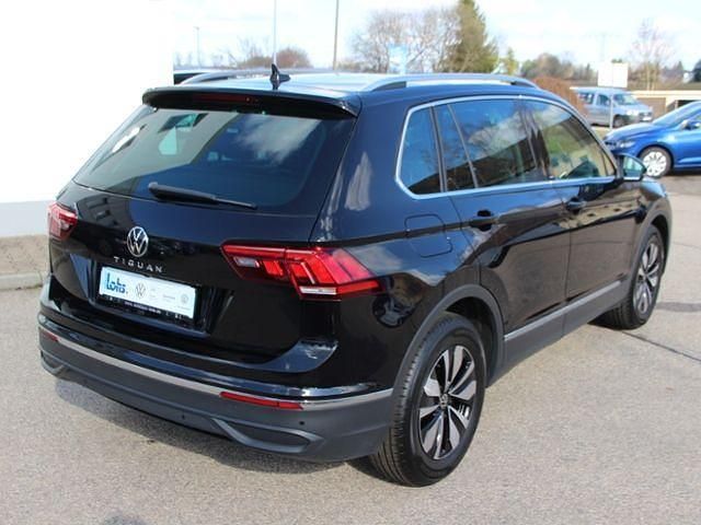 Gebraucht VW Tiguan Move 150 PS (110 kW) 2023 Deep black perleffekt (metallic) SUV