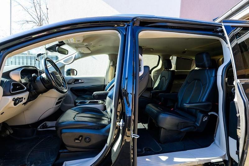Gebraucht Chrysler Pacifica 291 PS (214 kW) 2021 Schwarz Van