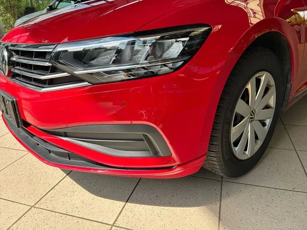 Gebraucht VW Passat Conceptline 150 PS (110 kW) 2022 Rot Kombi