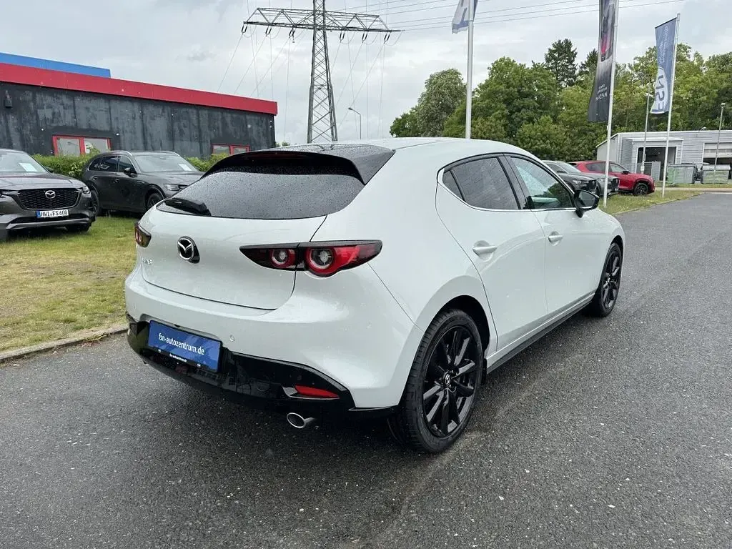 Neu Mazda 3 Homura-Line 140 PS (102 kW) 2026 Weiß Limousine