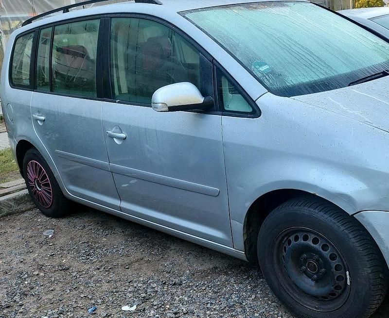 Grau Gebraucht 2005 VW Touran Van / Kleinbus | 3.500 € - Bild 1/4