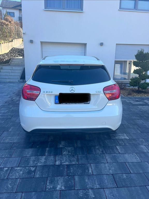 Gebraucht Mercedes A200 136 PS (100 kW) 2015 Weiß Limousine