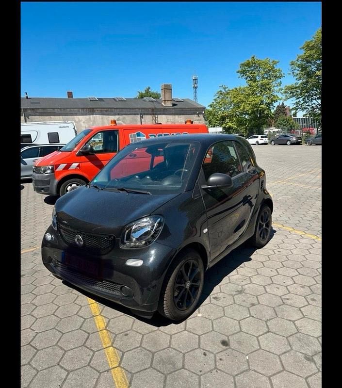 Schwarz Gebraucht 2018 Smart ForTwo Coupé Basis Kleinwagen | 13.900 € (Fairer Preis) - Bild 1/4