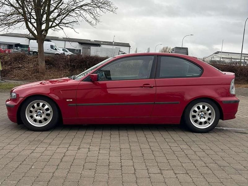 Gebraucht BMW 325 192 PS (141 kW) 2002 Rot Limousine