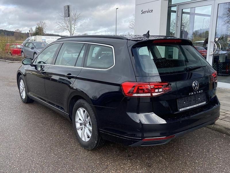 Gebraucht VW Passat Business 122 PS (89 kW) 2022 Schwarz Kombi