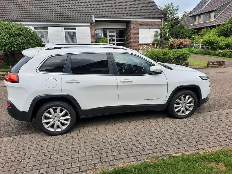 Weiß Gebraucht 2016 Jeep Cherokee SUV | 15.000 € (Fairer Preis) - Bild 1/4